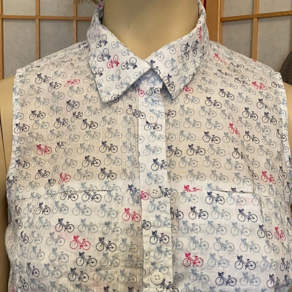 3/$20 Sonoma Sleeveless Buttondown w/ 2 pockets